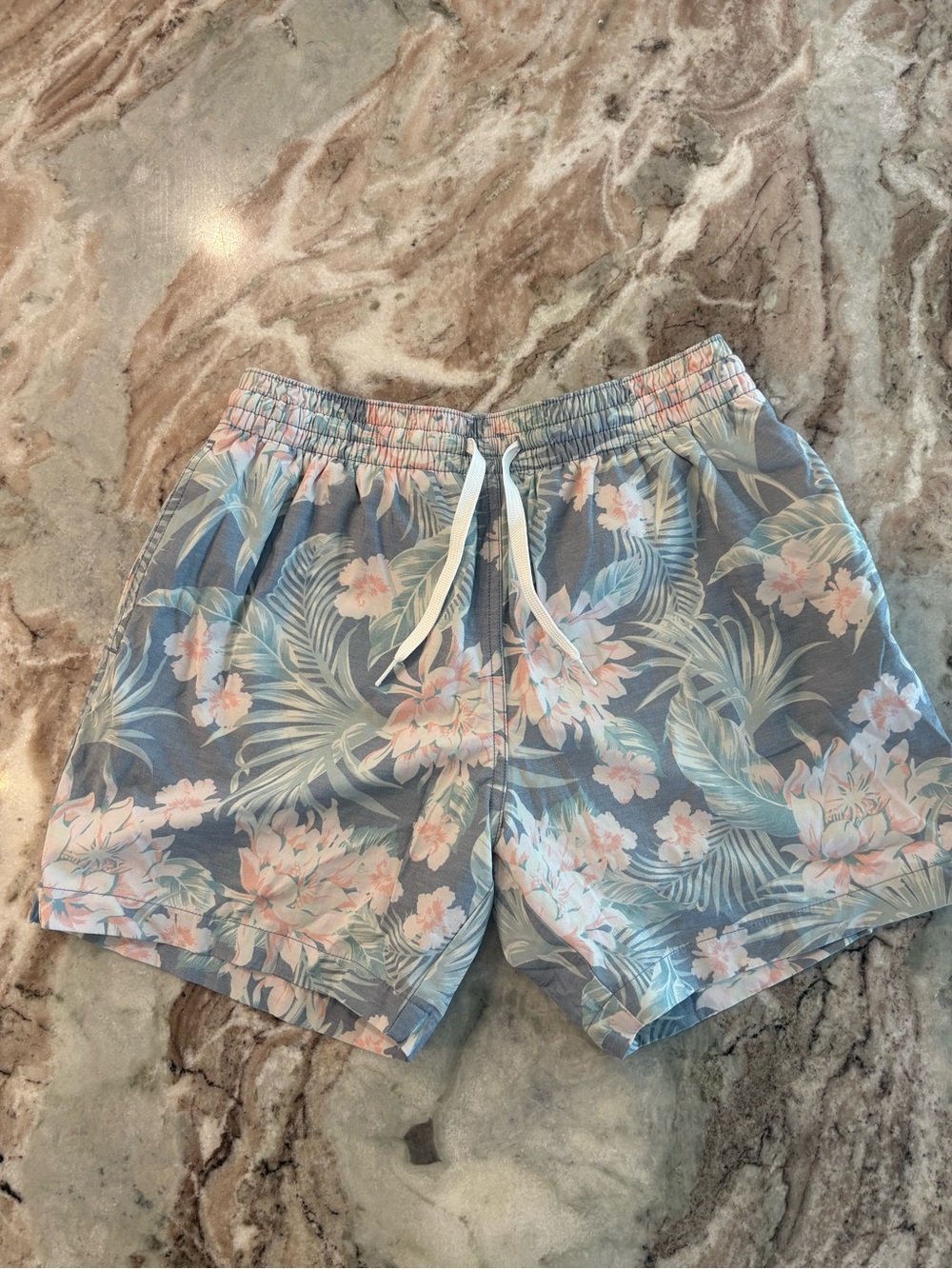 Chubbies Men's Tropical Floral Swim 5.5” Shorts in Light Blue Small Lined
